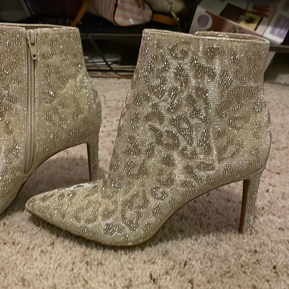 NEW.    Gianni Bini sparkly leopard print high heels with working zippers